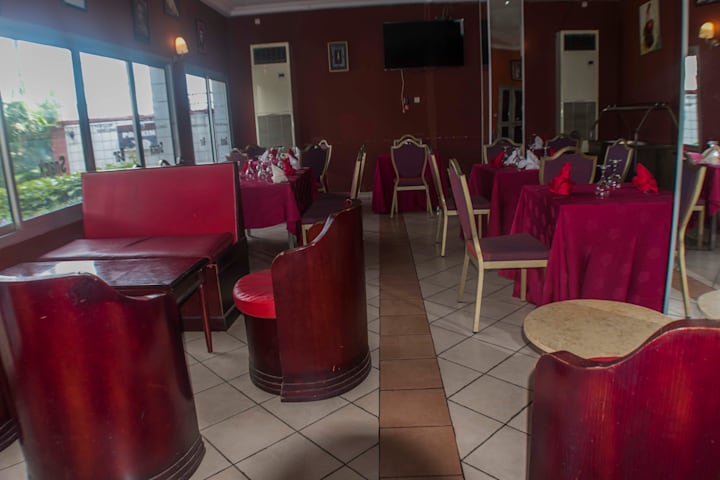 PENINSULA HOTEL SARL 15