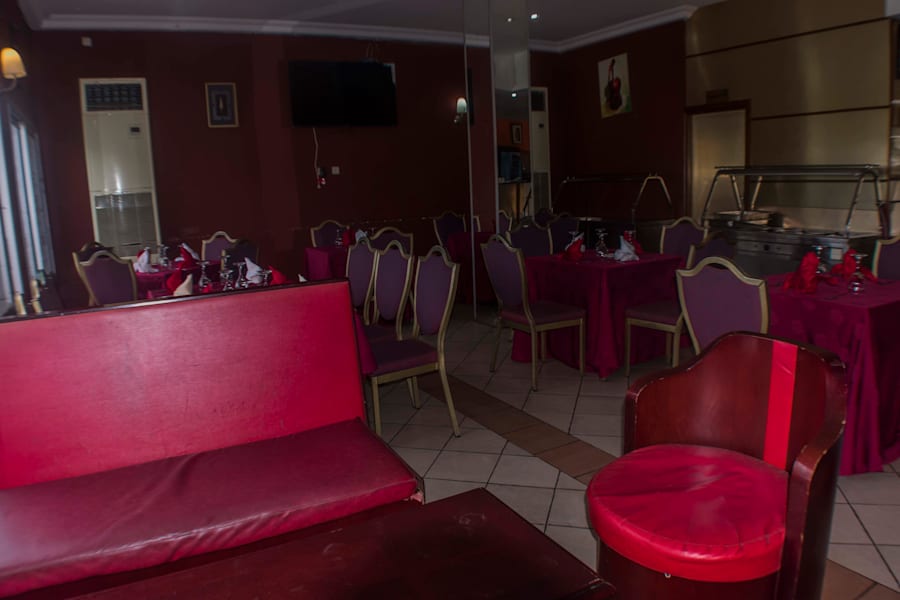 PENINSULA HOTEL SARL 16