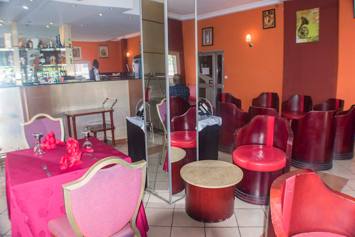 PENINSULA HOTEL SARL 21