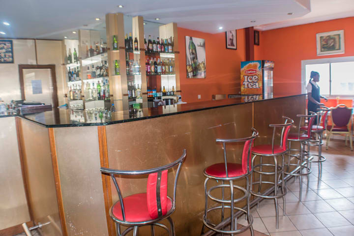 PENINSULA HOTEL SARL 25