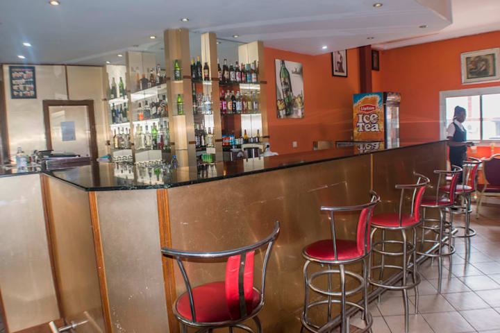 PENINSULA HOTEL SARL 27
