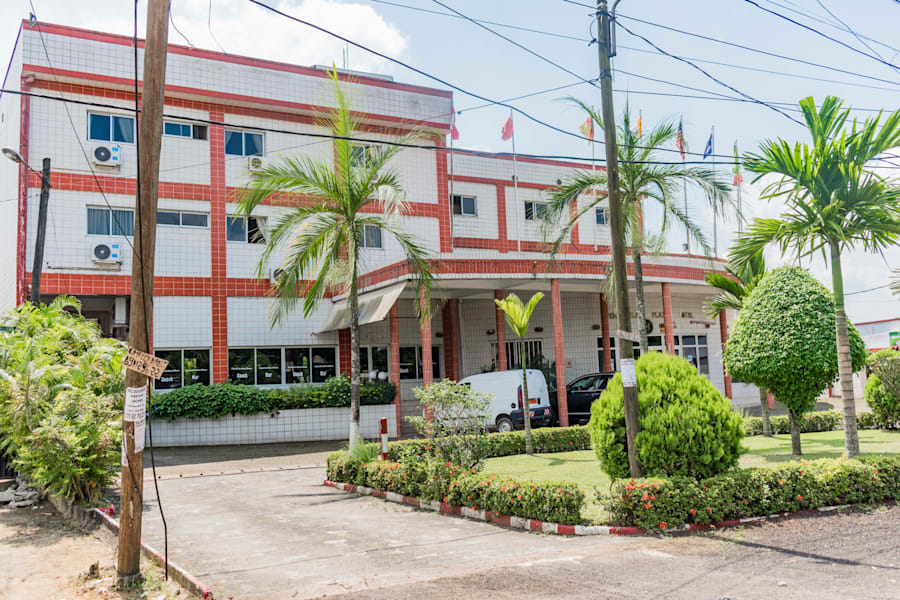 PENINSULA HOTEL SARL 12