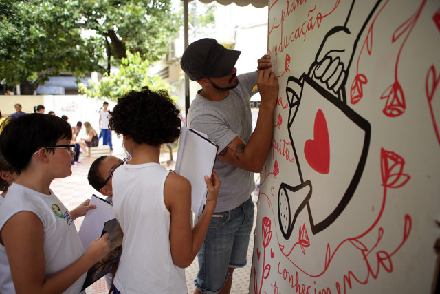 Beto Figueiroa Ação especial realizada na Escola Encontro com palestra, apresentação artística e oficina criativa.