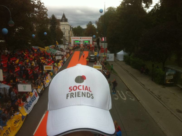 SOCIAL FRIENDS Goodie 2 - SOCIAL FRIENDS Cap.