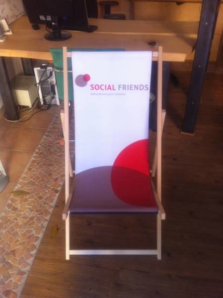 SOCIAL FRIENDS Goodie 3 - SOCIAL FRIENDS Folding Chair