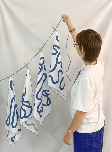 Foulards aux motifs peints à la main