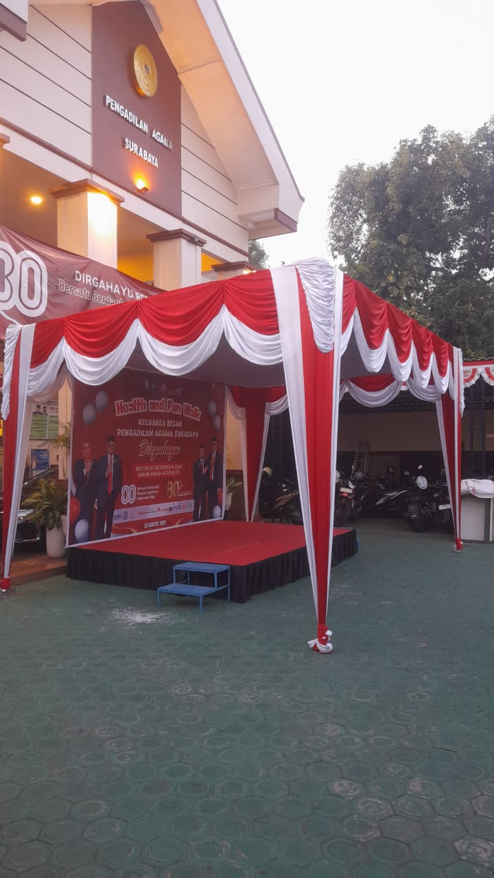 "Sewa tenda dekorasi merah putih dan panggung upacara di kantor Pengadilan Agama Surabaya