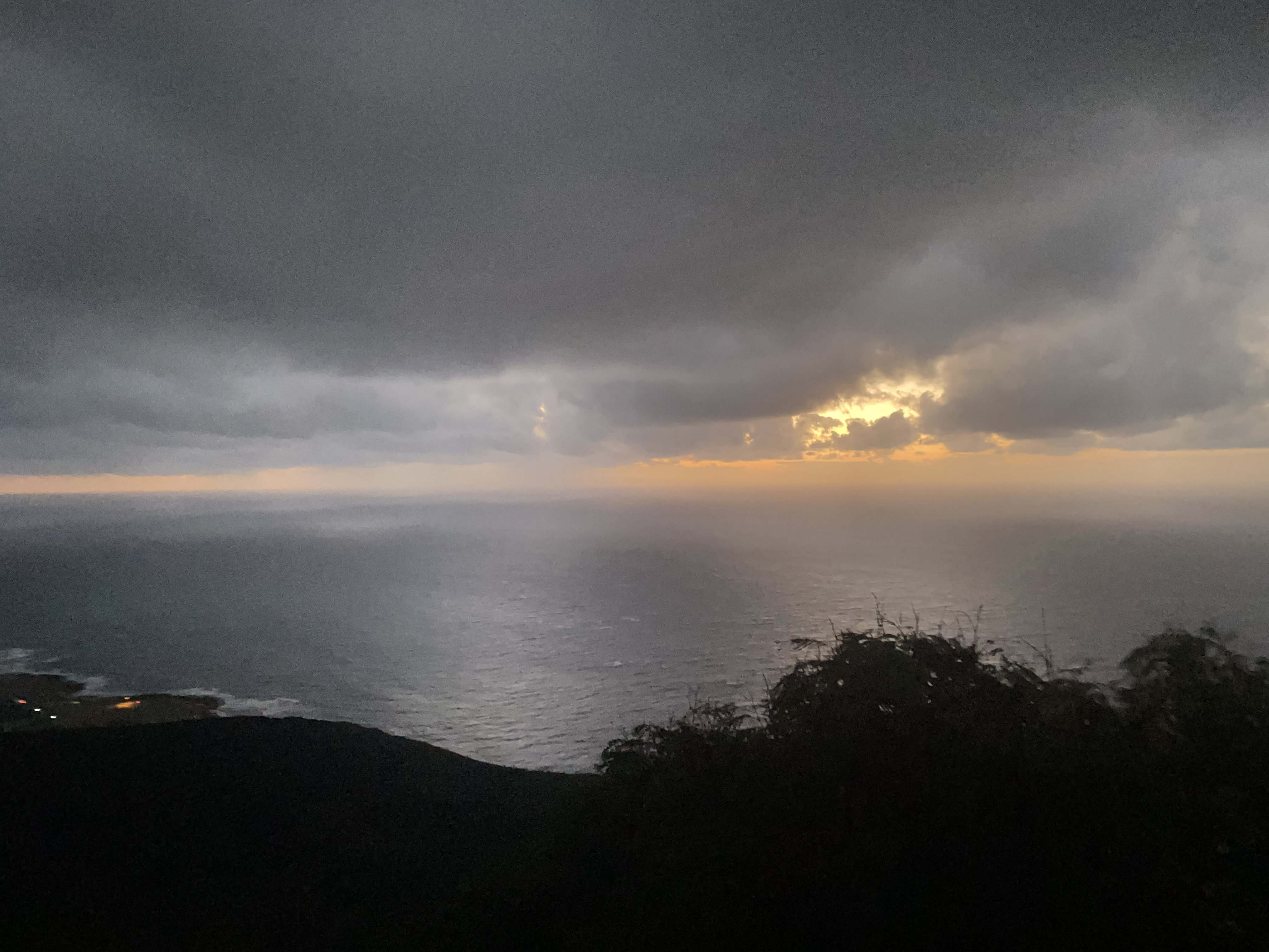 Blick vom Koko Head Crater Trail bei Sonnenaufgang