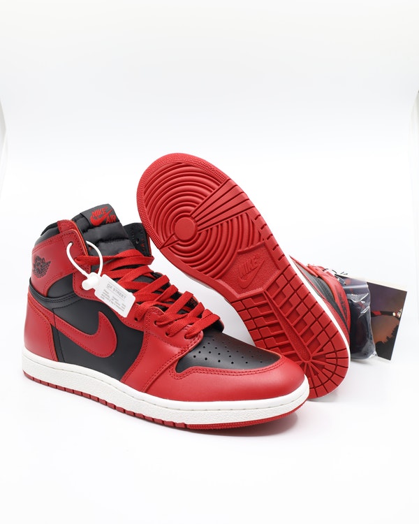 Air Jordan 1 Mid Banned
