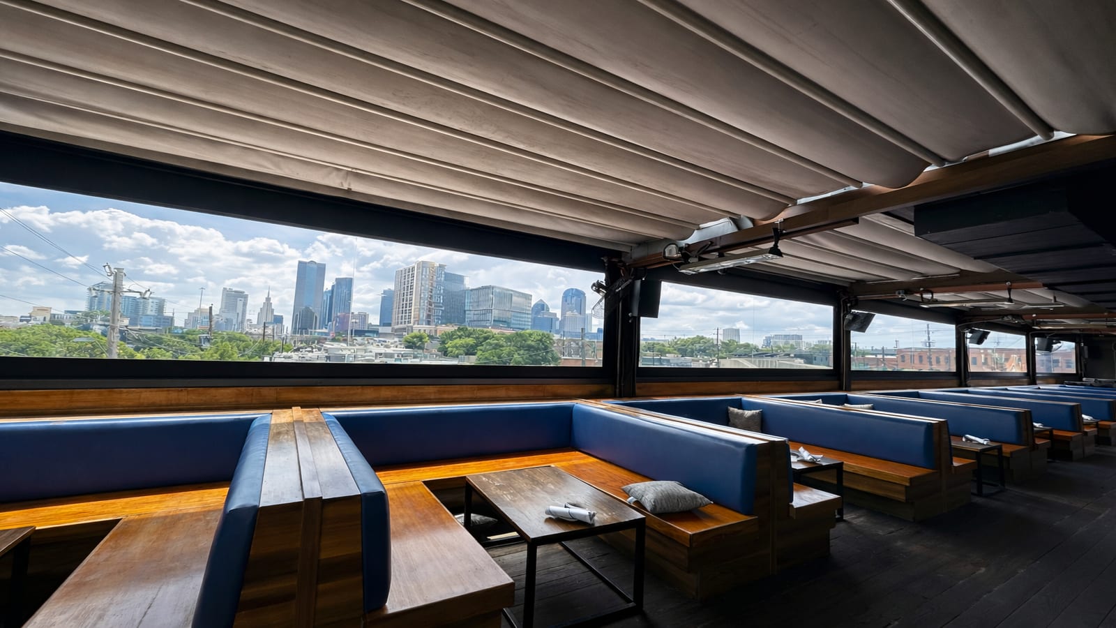 V-Track restaurant patio screens in Dallas, Texas