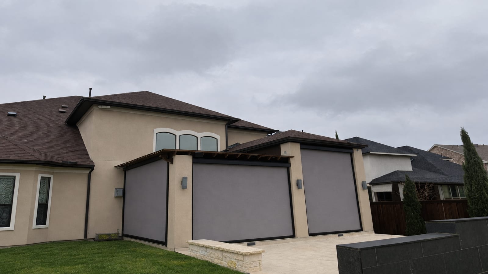 Motorized patio screens in Texas