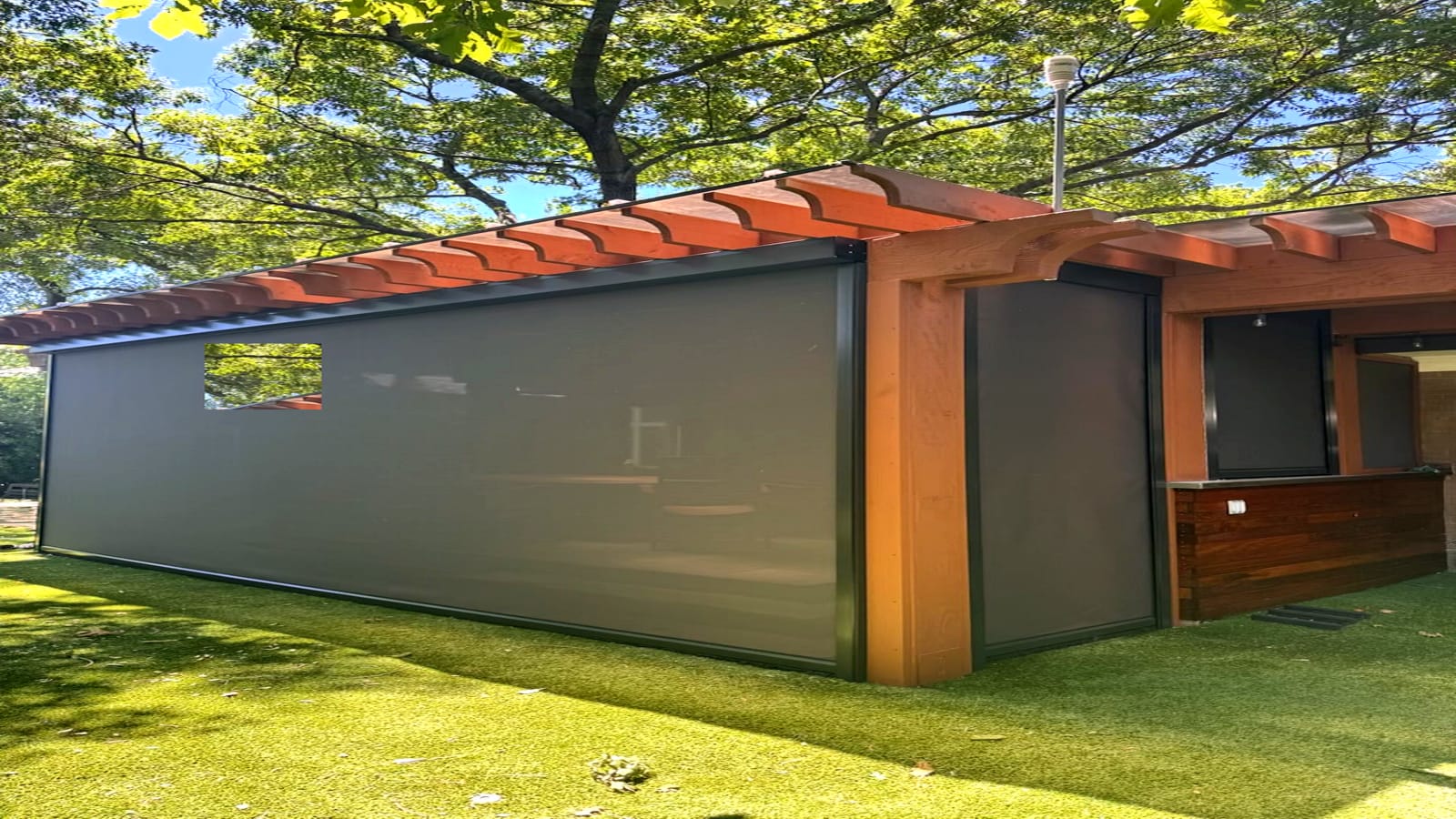 V-Track pergola motorized screen marketing photo