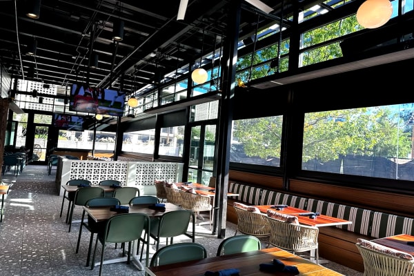 V-Track screen on restaurant patio