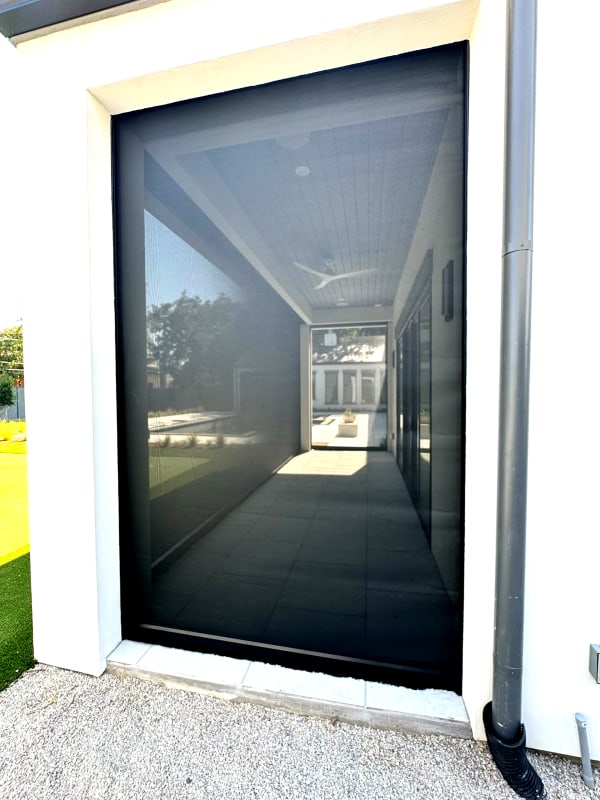 V-Track motorized passage screen