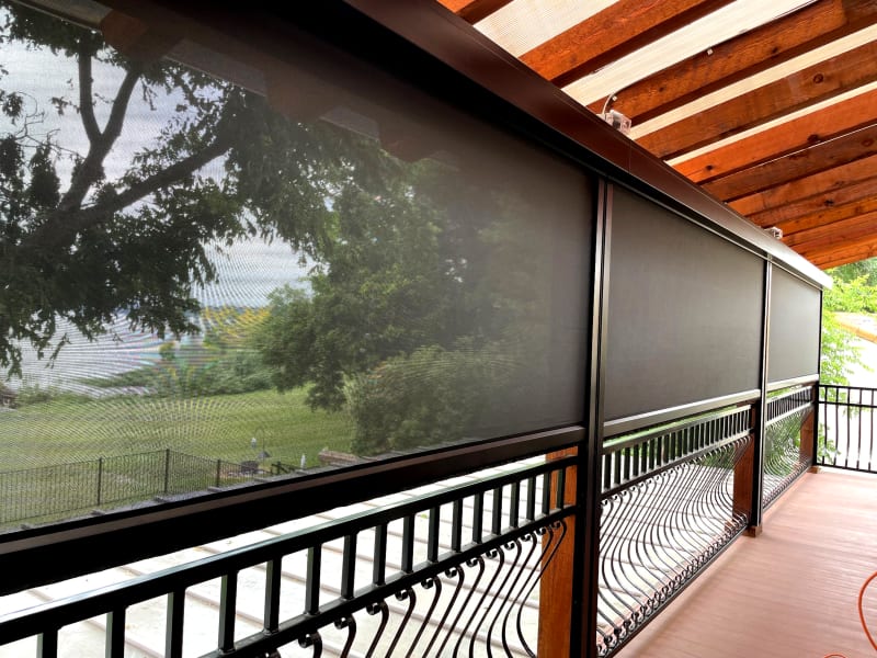 V-Track motorized screen installed on balcony