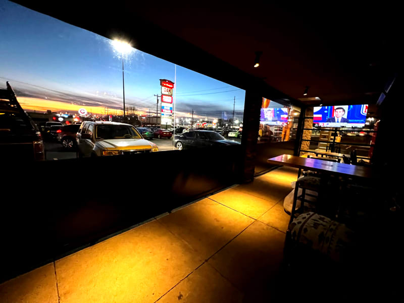V-Track restaurant view with motorized screens