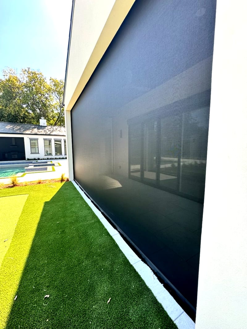 V-Track side panel motorized screen