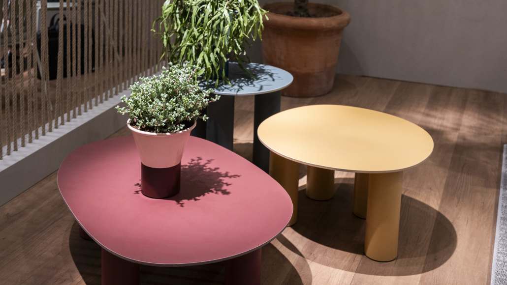 Colours, stones and patterns for refined and creative coffee tables