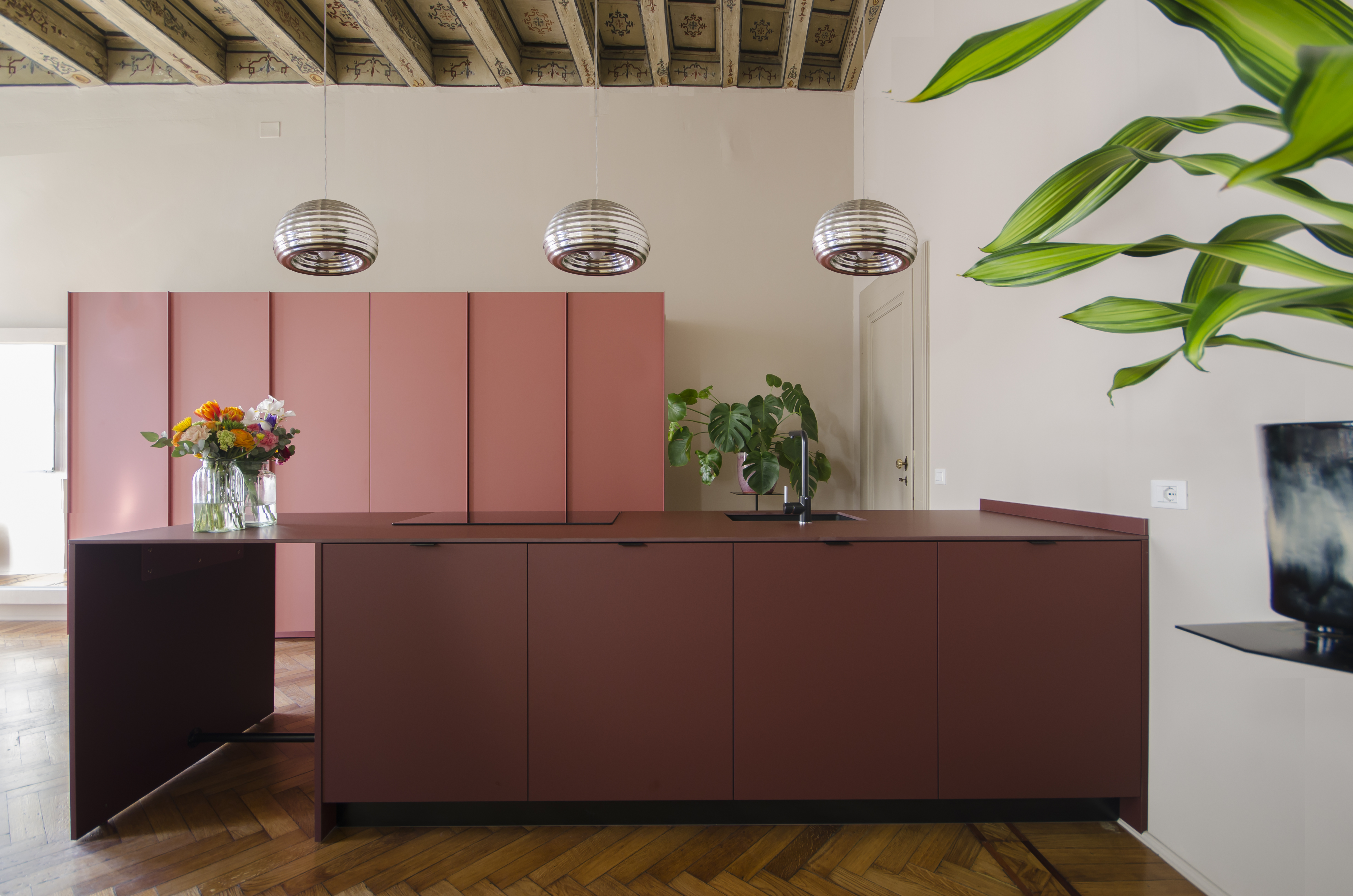 A pink to warm the kitchen and make it more sustainable