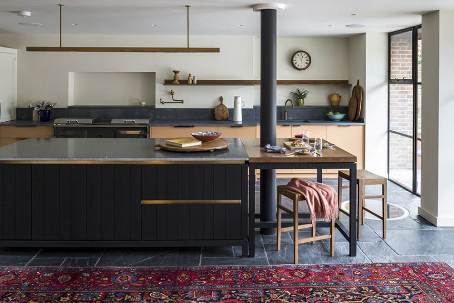 Contemporaneity through a different lens