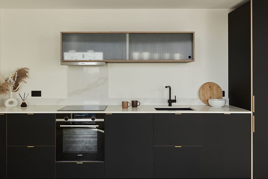 Hedendaags minimalisme met rijke materialiteit