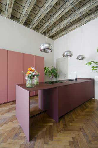 A pink to warm the kitchen and make it more sustainable