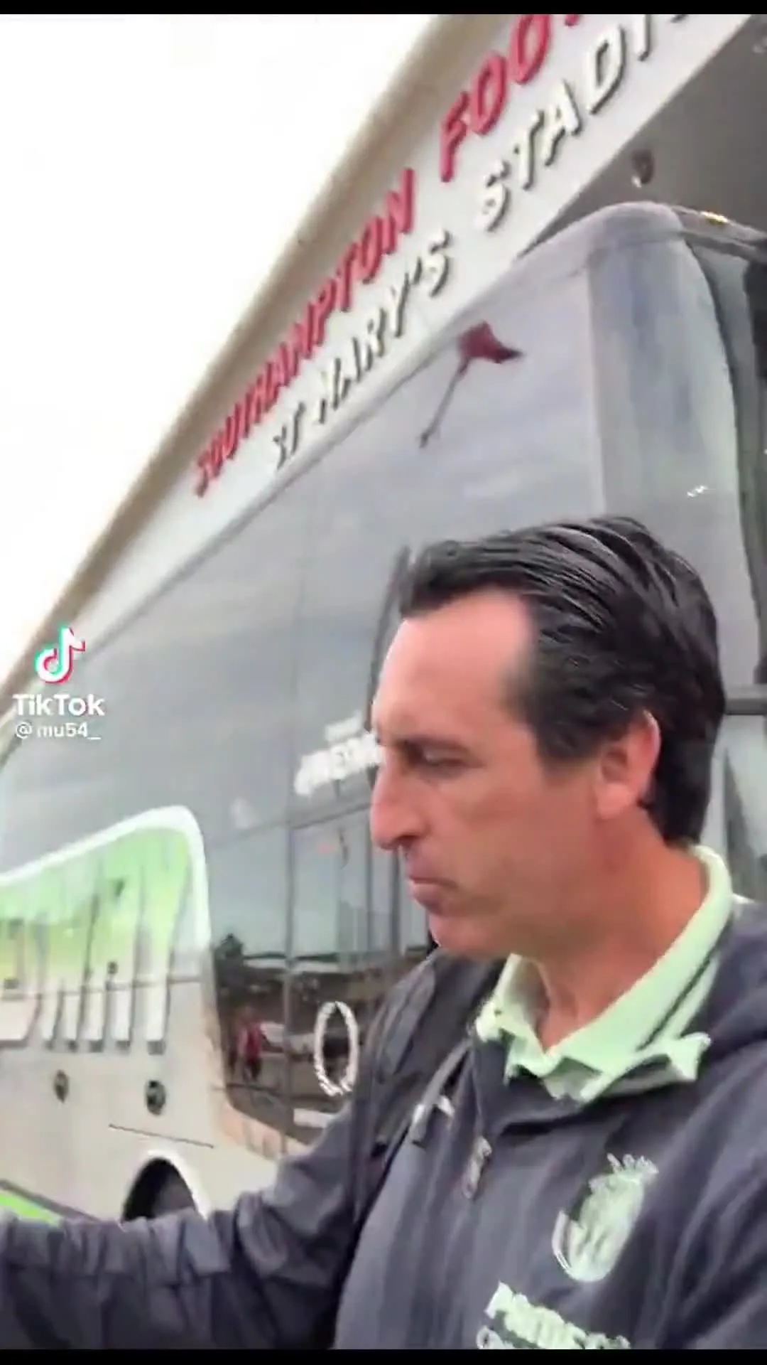 Unai Emery Good Ebening Middle Finger