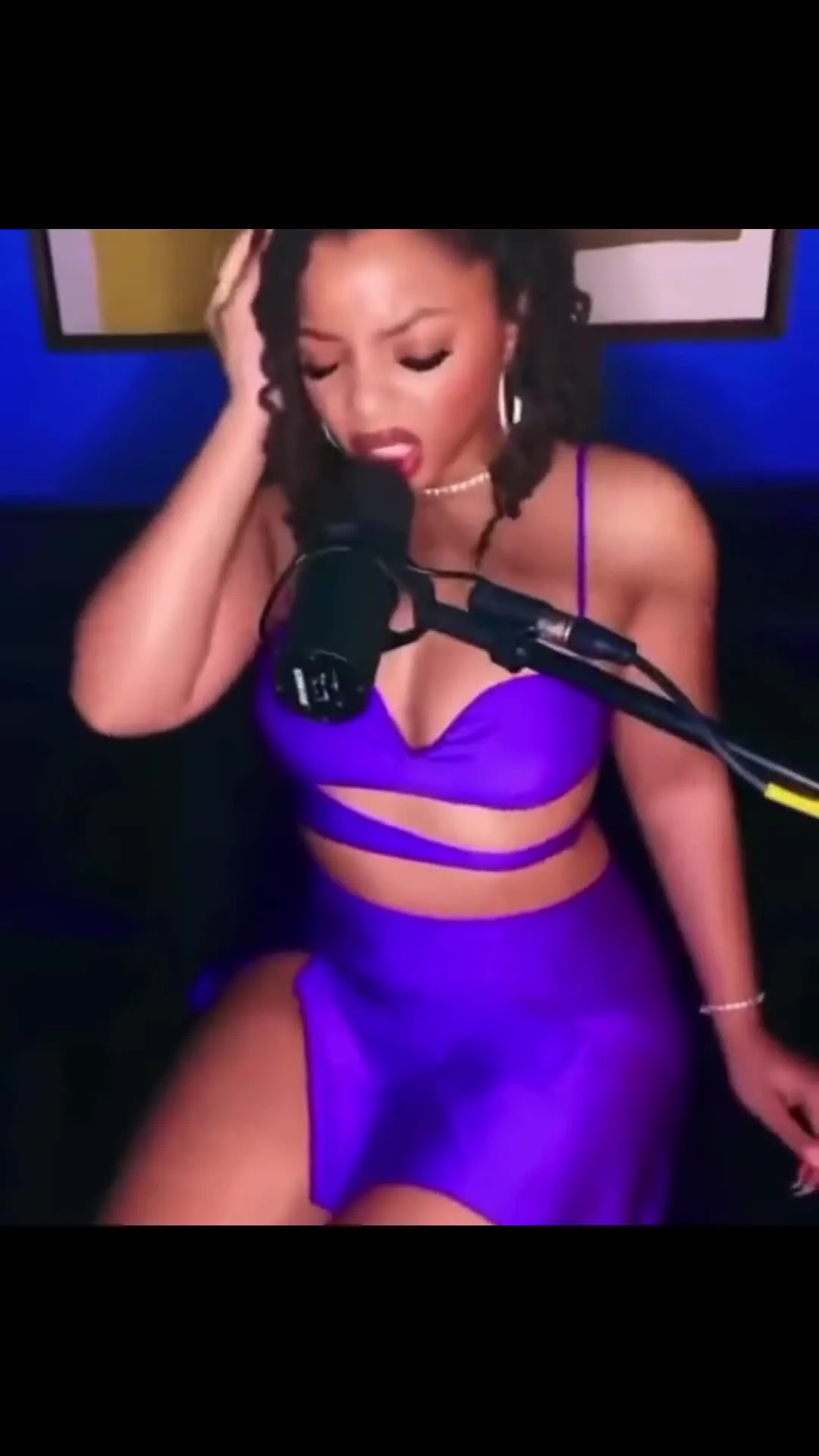 Chloe Bailey Holding Head in Pain While Singing