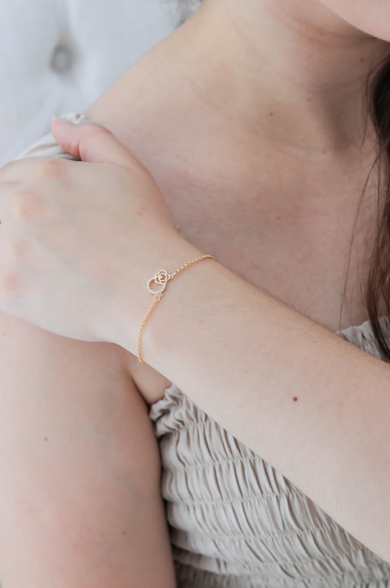 Pulseira Elo Português com Pingente Floral banhada a ouro 18k — TK Semijoias