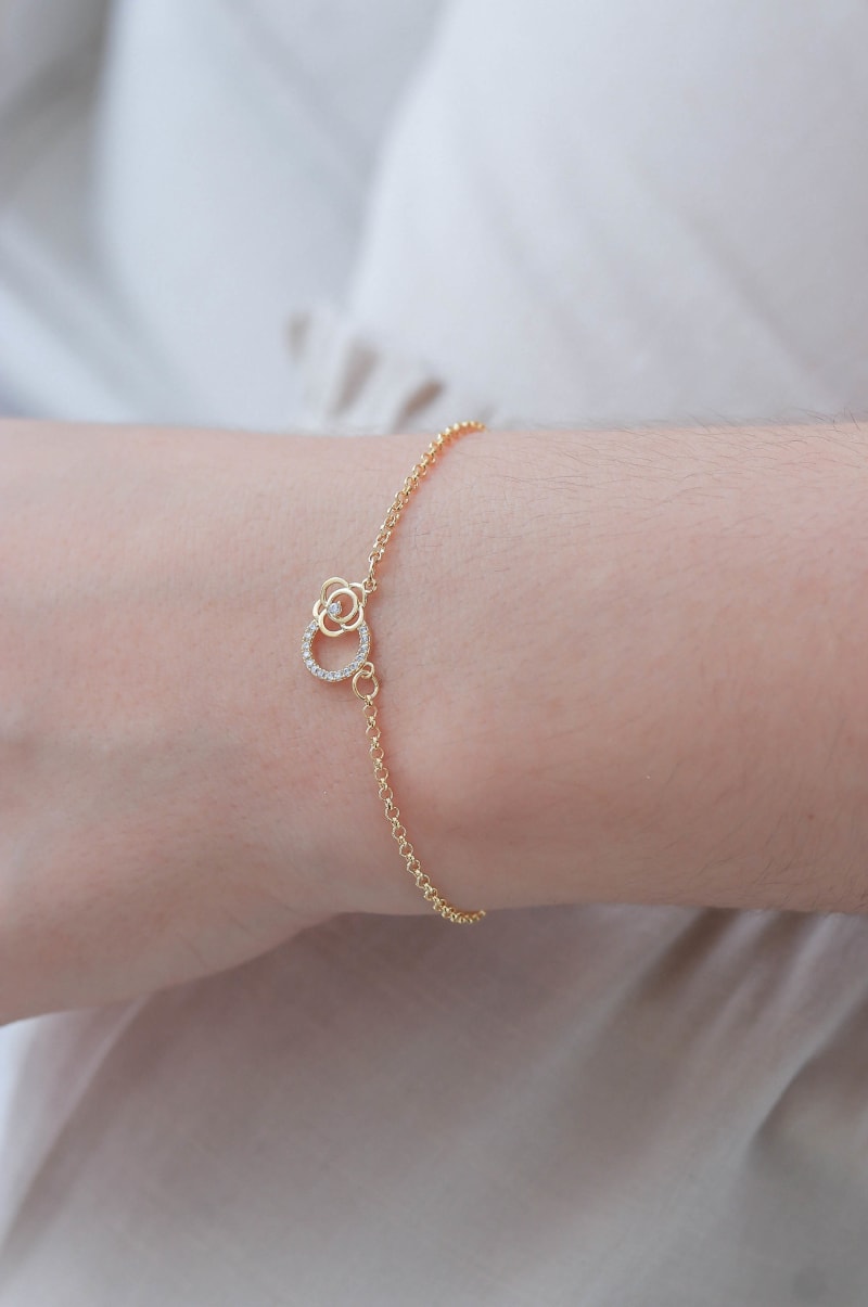 Pulseira Elo Português com Pingente Floral banhada a ouro 18k — TK Semijoias