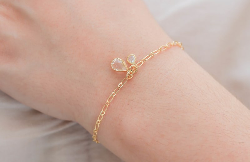 Pulseira Trabalhada com Pingentes Zircônia banhada a ouro 18k — TK Semijoias
