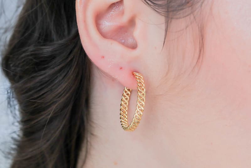 Brinco Argola Espiga Trabalhada Dourada banhada a ouro 18k — TK Semijoias