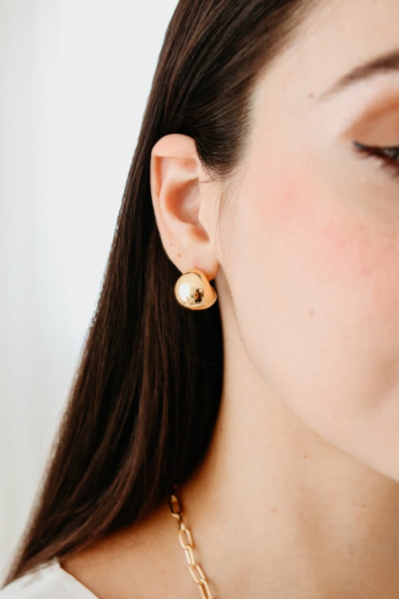 Brinco Argola Dome Volumosa Dourada banhada a ouro 18k — TK Semijoias