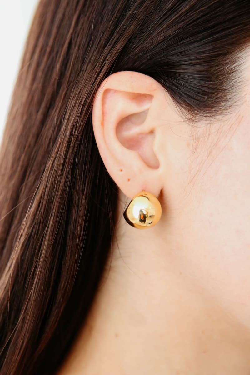 Brinco Argola Dome Volumosa Dourada banhada a ouro 18k — TK Semijoias