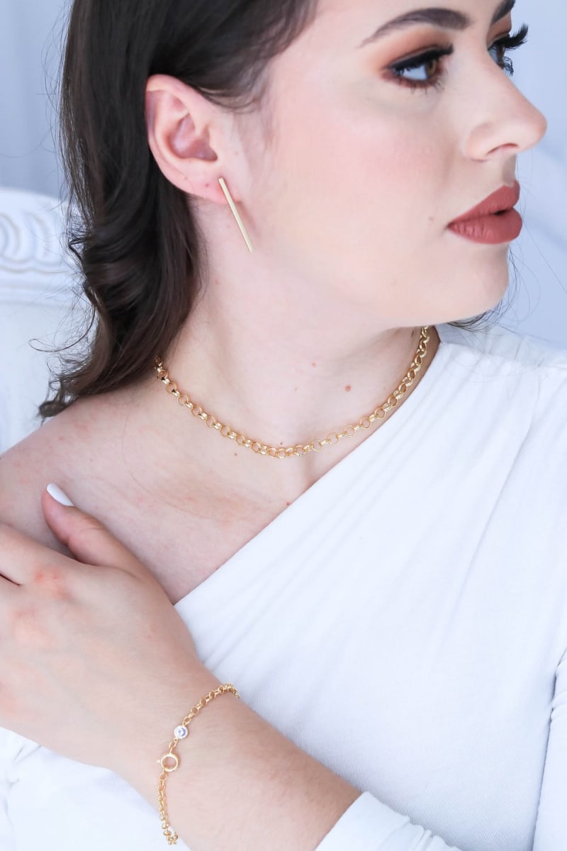 Brinco Haste Linear Fino Dourado banhada a ouro 18k — TK Semijoias
