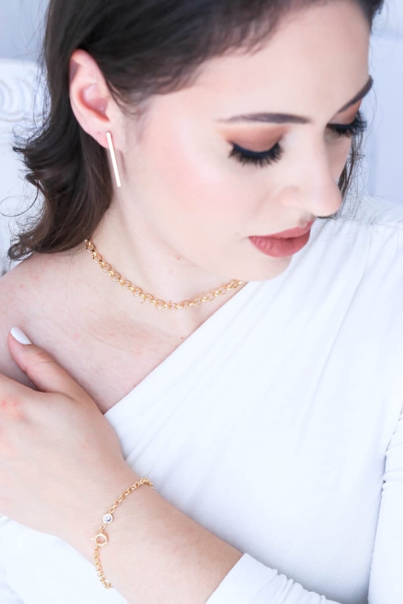Brinco Haste Linear Fino Dourado banhada a ouro 18k — TK Semijoias