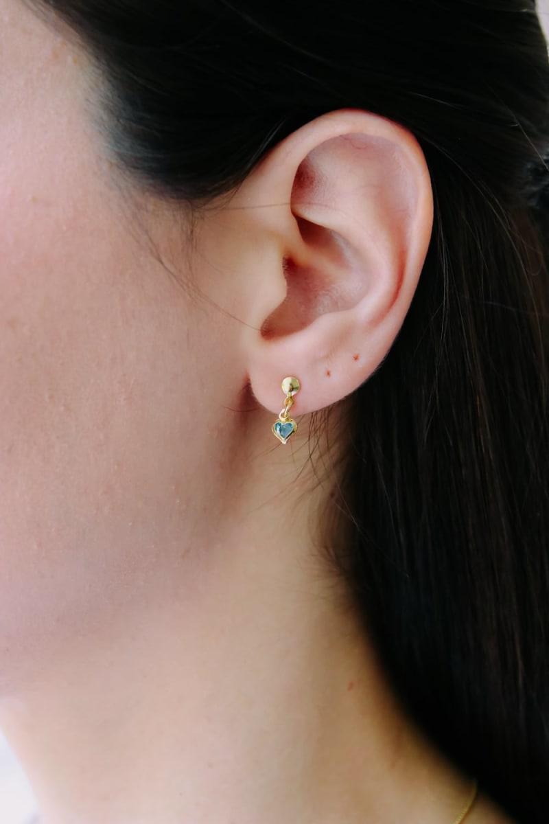 Brinco Pendente Coração Vermelho Esmaltado banhada a ouro 18k — TK Semijoias