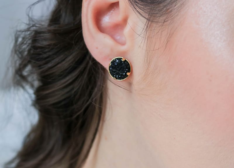 Brinco Pressão Drusy Pedra Negra banhada a ouro 18k — TK Semijoias