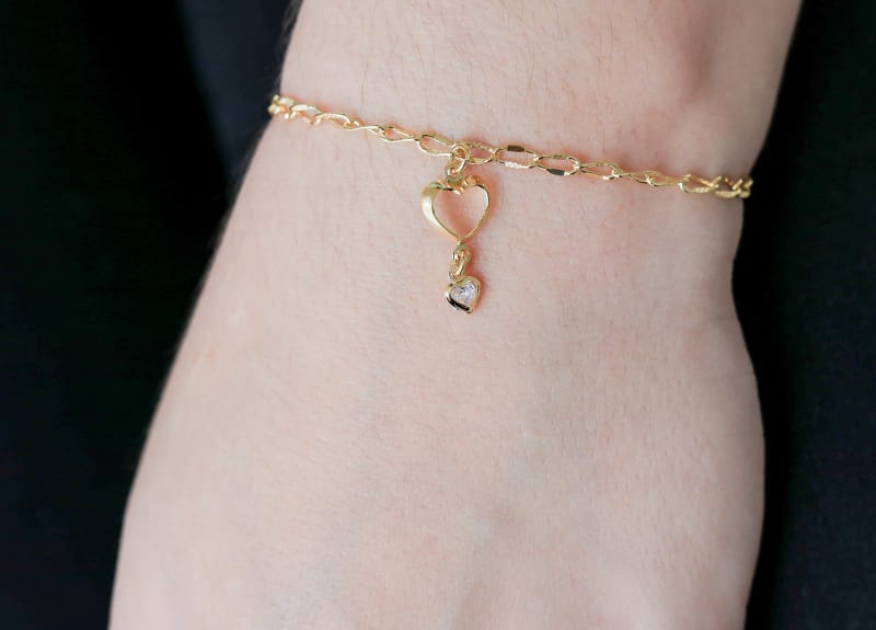 Pulseira Cartier Trabalhada com Coração Cravejado banhada a ouro 18k — TK Semijoias