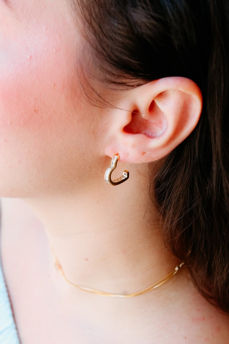 Brinco Argola Baguette Zircônia Channel banhada a ouro 18k — TK Semijoias