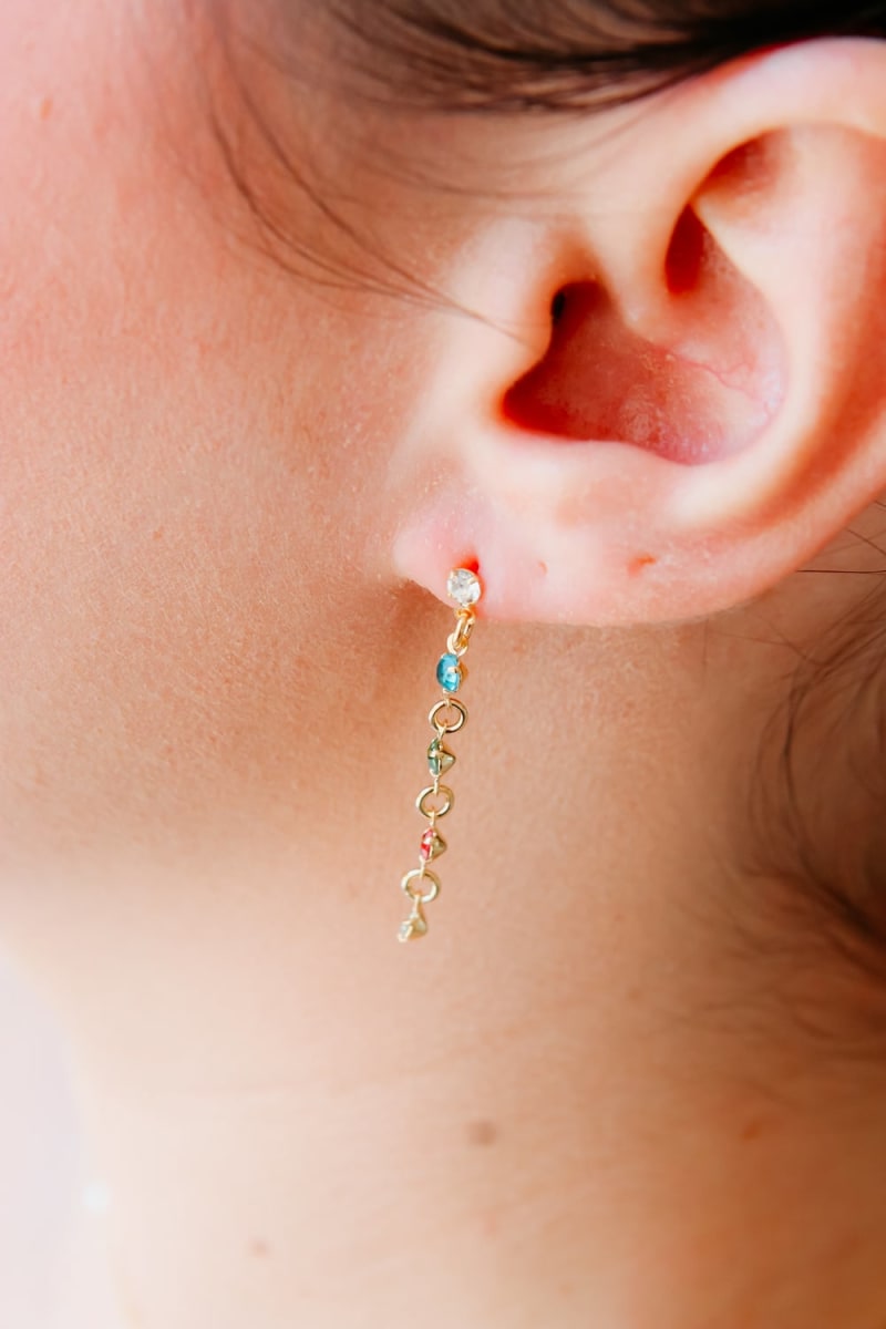 Brinco Pendente Colorido Zircônia Arco-íris banhada a ouro 18k — TK Semijoias