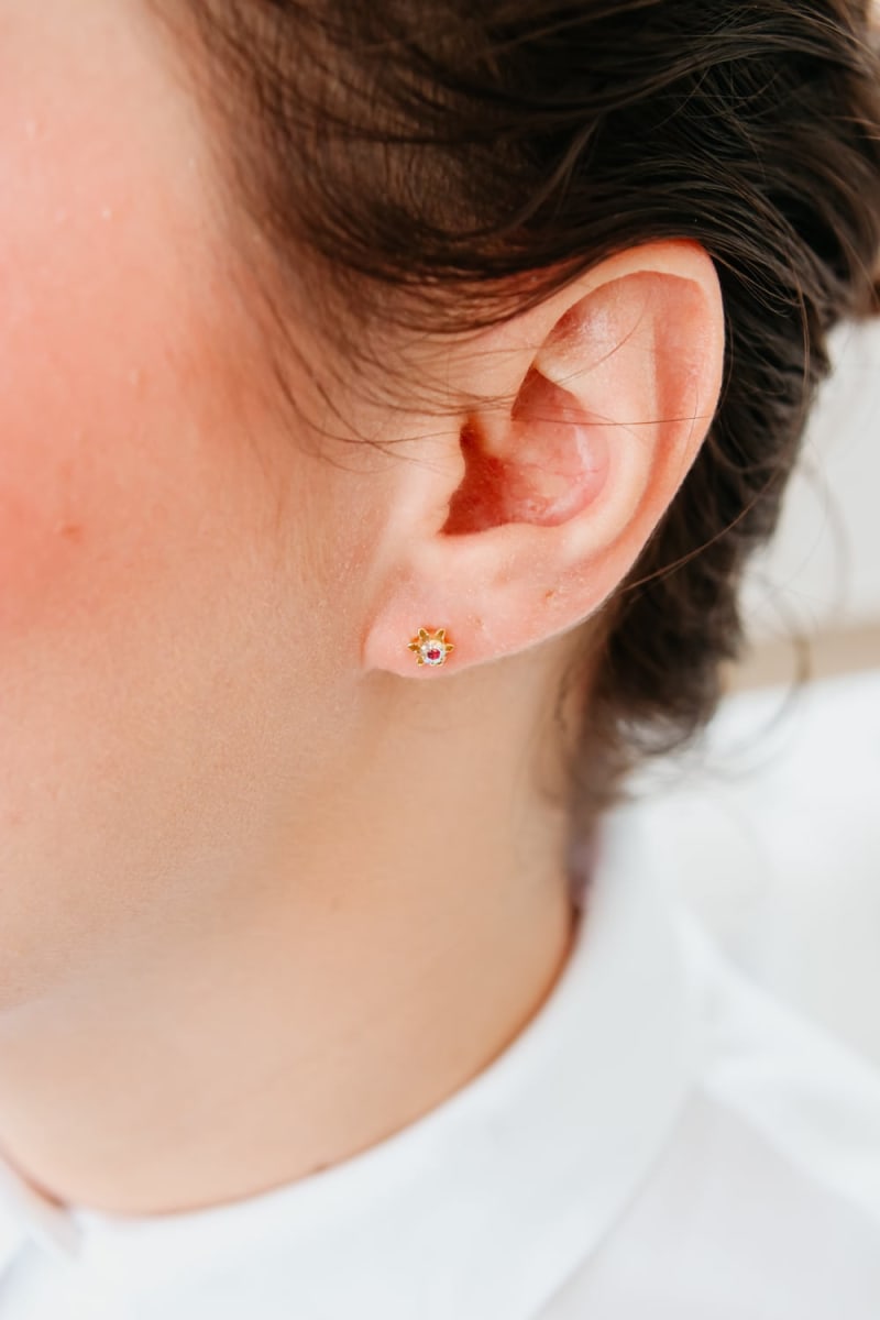 Brinco Estrela Cravejada Pedras Coloridas banhada a ouro 18k — TK Semijoias