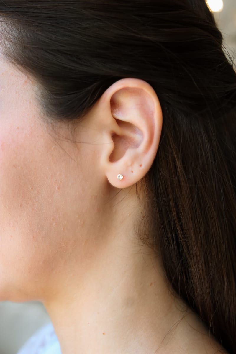 Brinco Solitária Zircônia Corte Cushion banhada a ouro 18k — TK Semijoias
