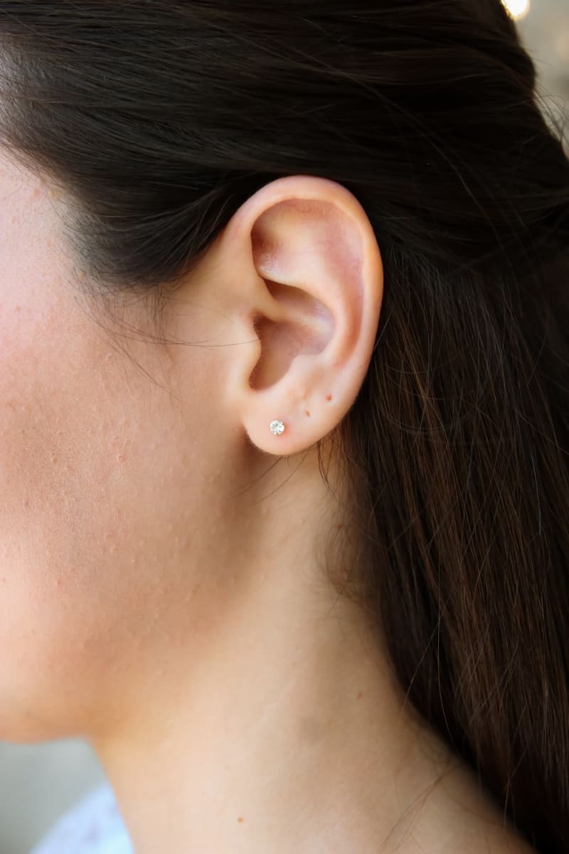 Brinco Solitária Zircônia Corte Cushion banhada a ouro 18k — TK Semijoias