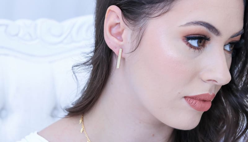 Brinco Palito Diamantado Brilhante banhada a ouro 18k — TK Semijoias