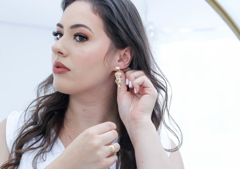 Brinco Navete com Cachos Dourados banhada a ouro 18k — TK Semijoias
