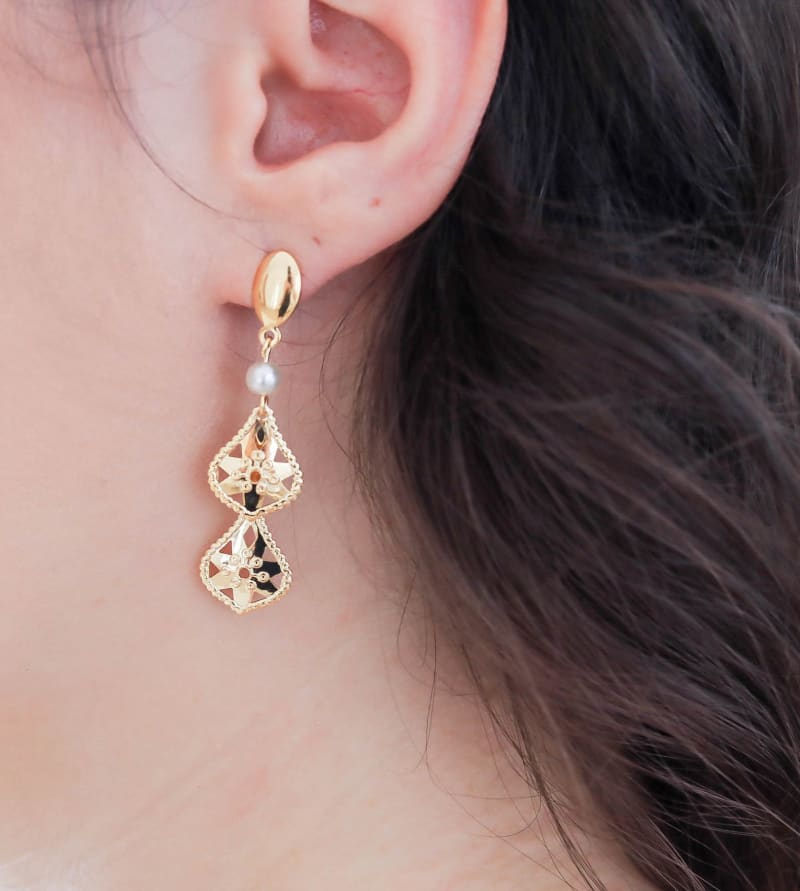 Brinco Pérola com Gotas Douradas Trabalhadas banhada a ouro 18k — TK Semijoias