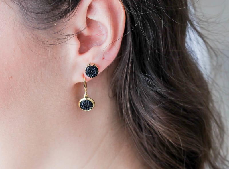 Brinco Argolinha Esmalte Preto banhada a ouro 18k — TK Semijoias