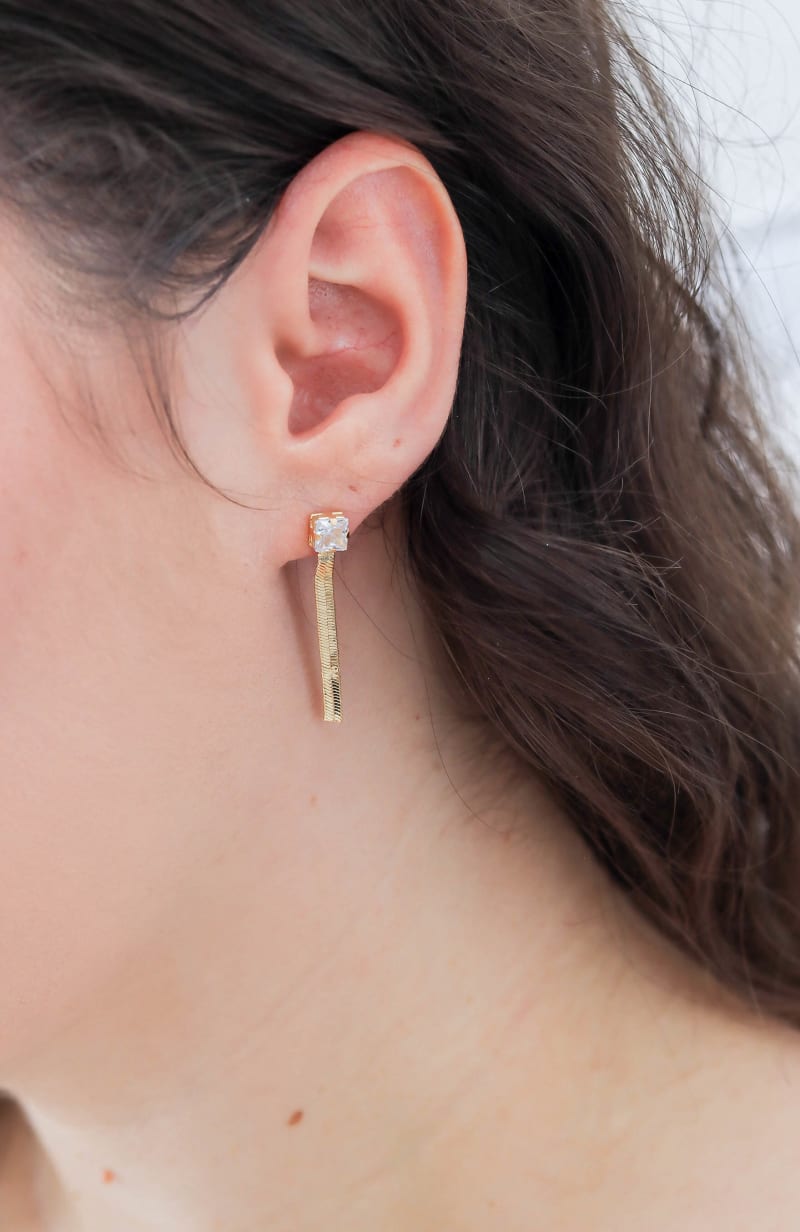 Brinco Palito Flexível Dourado banhada a ouro 18k — TK Semijoias