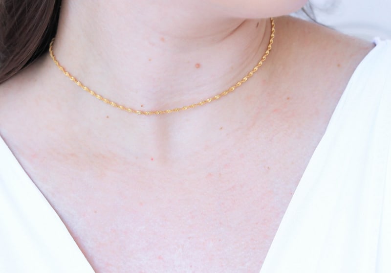 Colar Chocker Fita Torcida 2mm banhada a ouro 18k — TK Semijoias